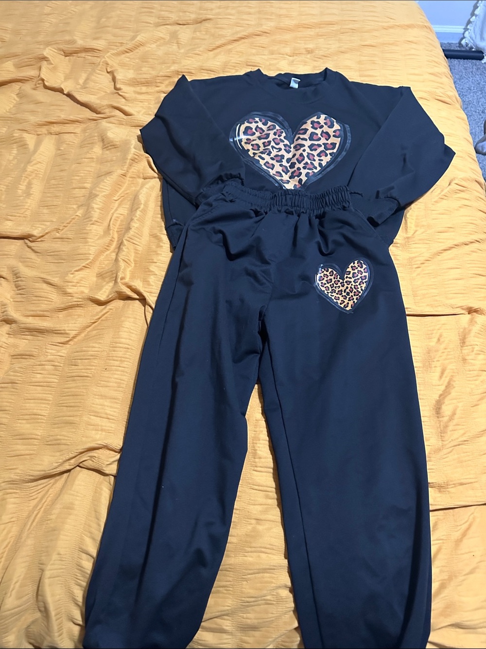 Girls Black Leopard Heart Matching Sweatshirt and Joggers Set